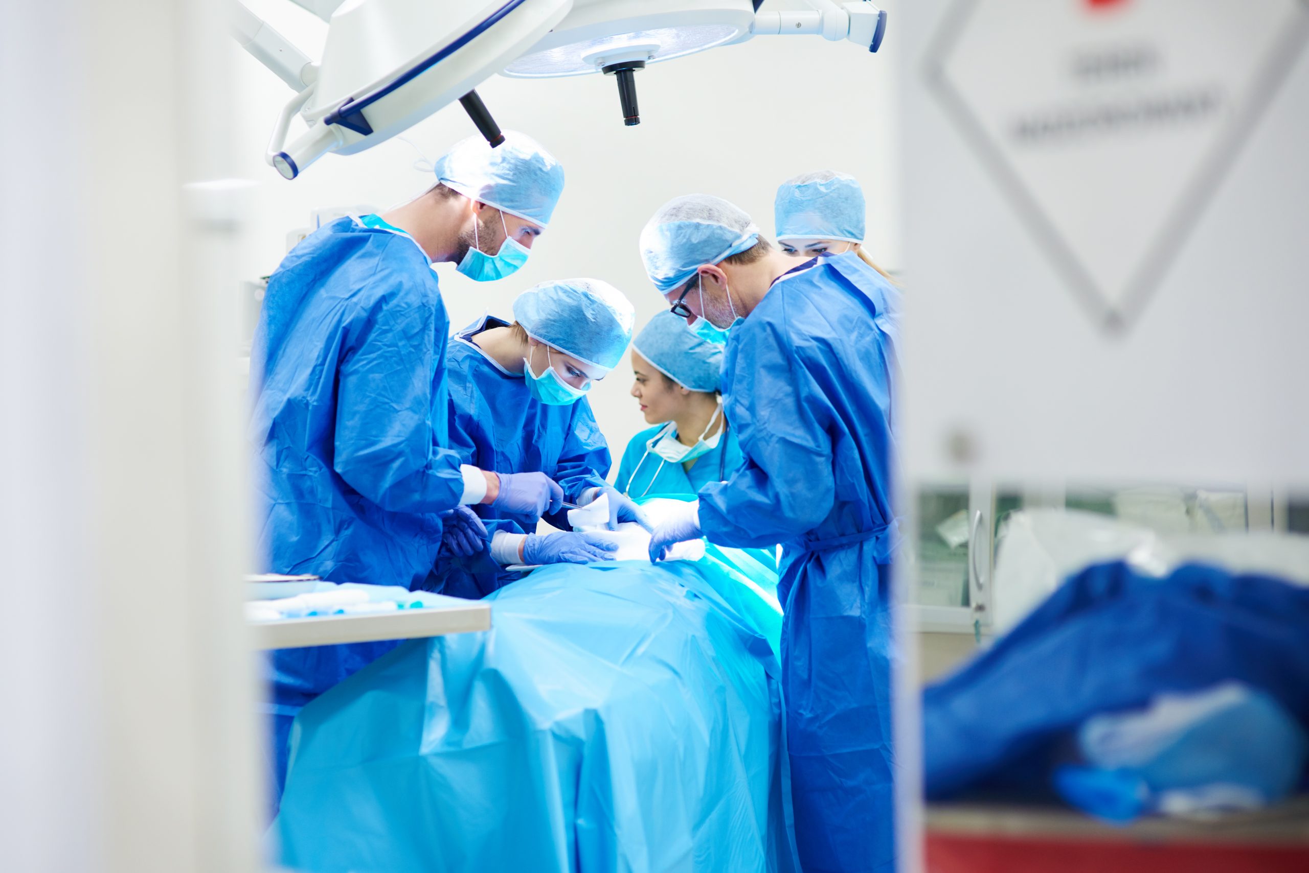 ¿Cómo se divide una mesa de operaciones?
